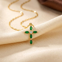 Liorenza™ - Collana con Croce Marquise in Oro e Smeraldo