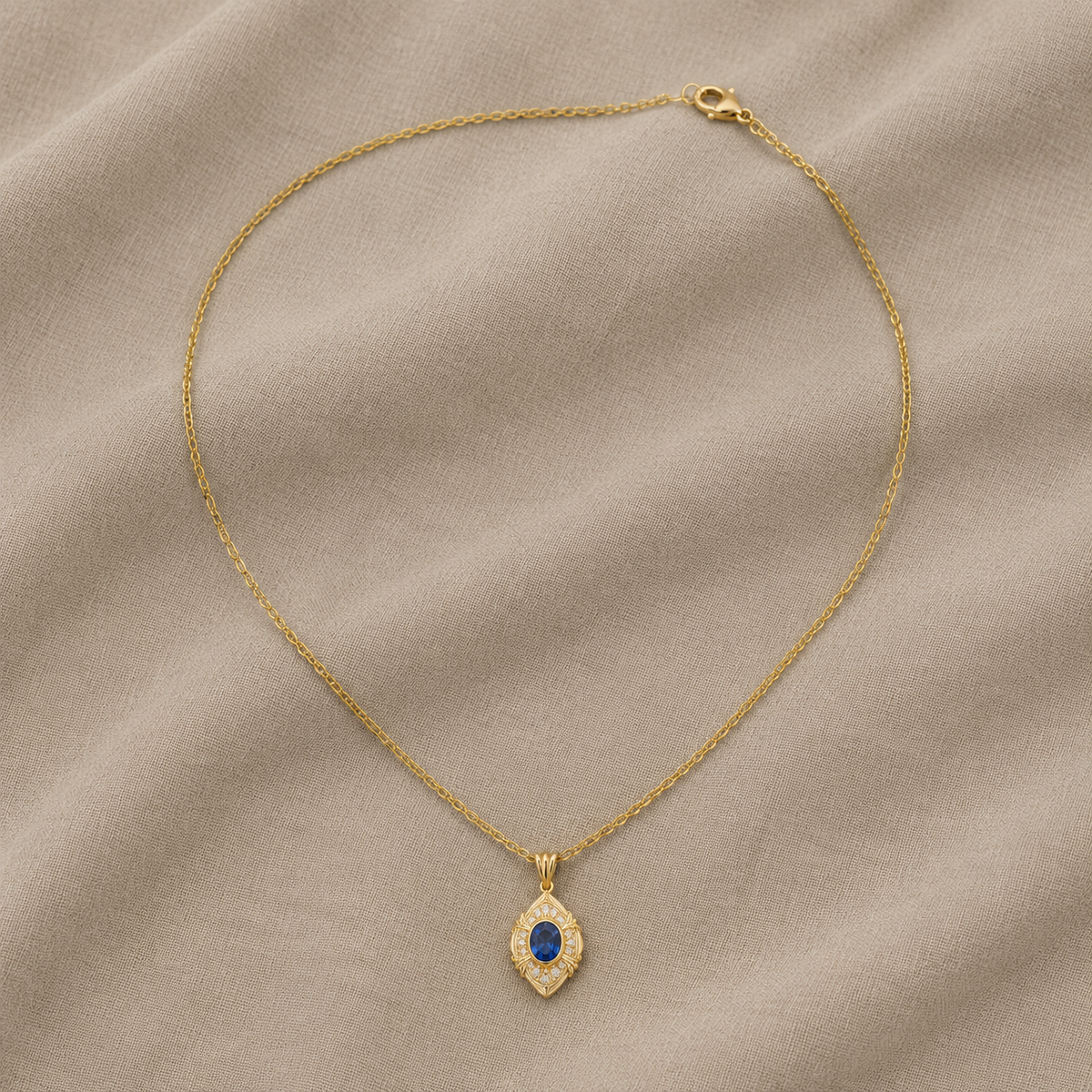 Collana con Ciondolo Decorato in Zaffiro
