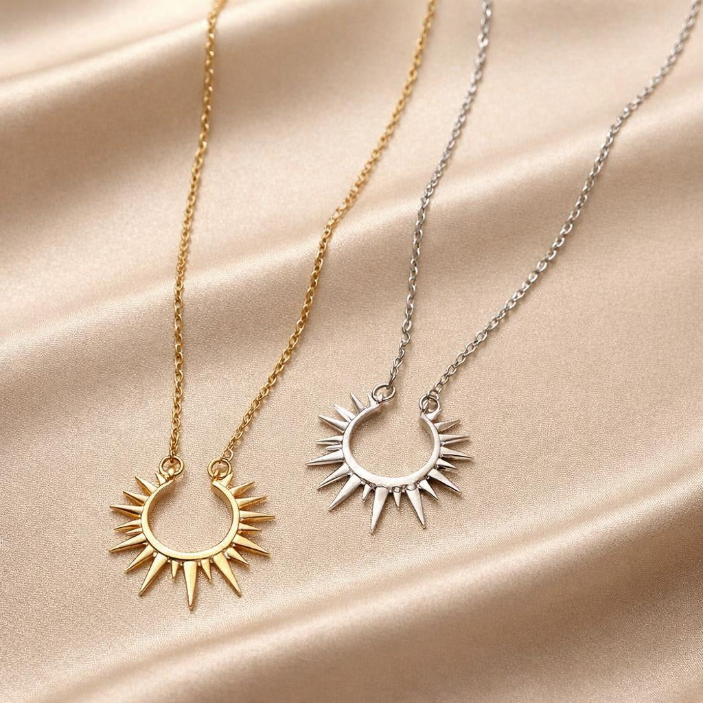 Ciondolo a forma di girasole in oro bianco con collana