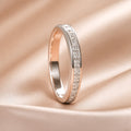 Elegante Anello in Oro Bianco con Zirconi