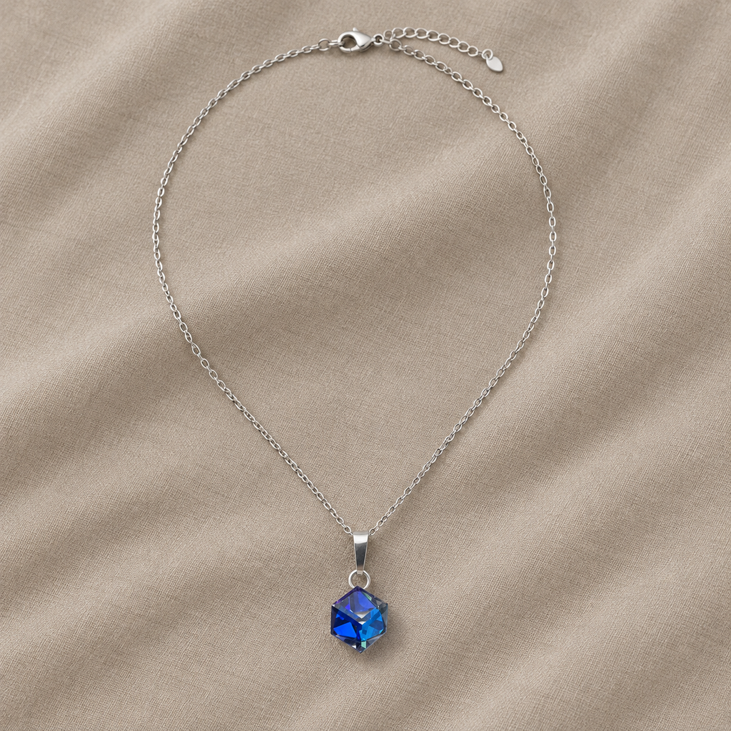 Collana con Pendente di Cristallo Blu Iconico
