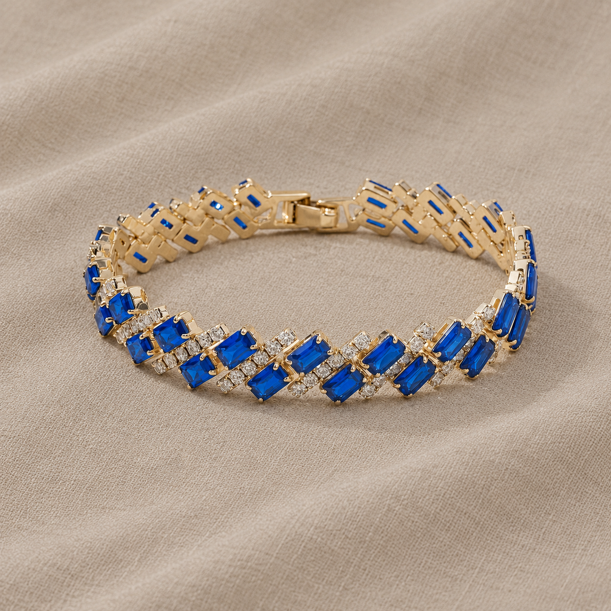 Cintura geometrica in oro con zaffiri