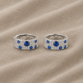 Orecchini a Cerchio Iconici con Zirconia Blu