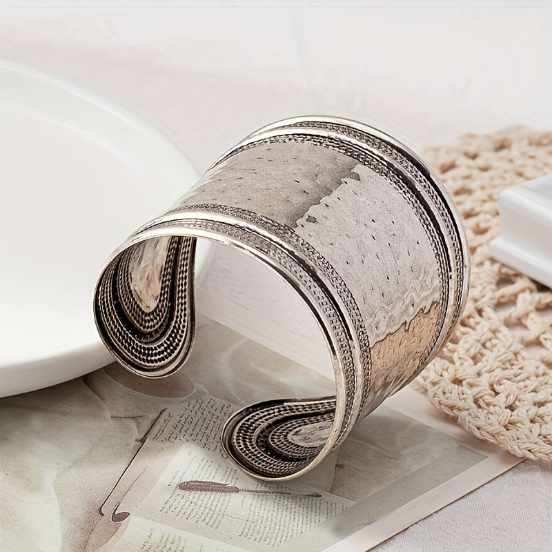 Bracciale a Cuffia Largo in Argento Placcato Hammered Vintage Boho