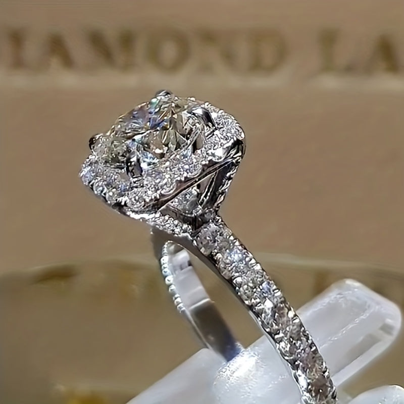 Anello in oro bianco con zircone incastonato