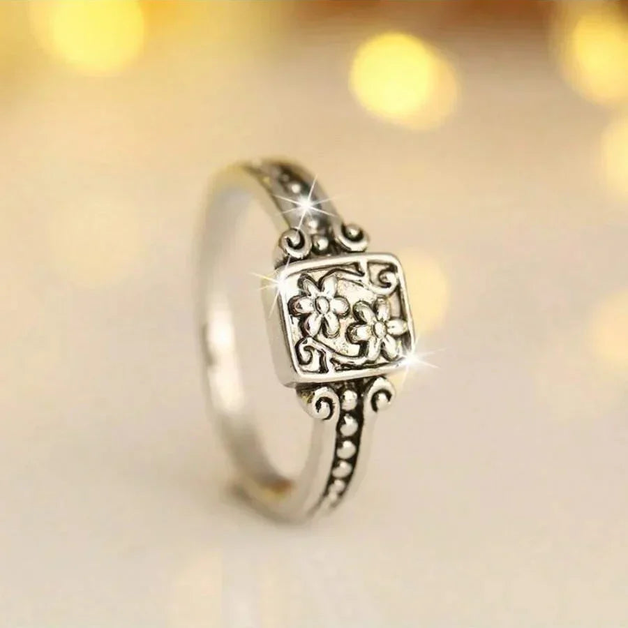Anello Vintage Boho con Fiore Intagliato