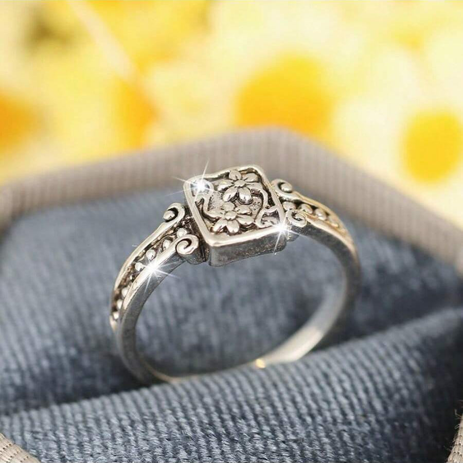Anello Vintage Boho con Fiore Intagliato