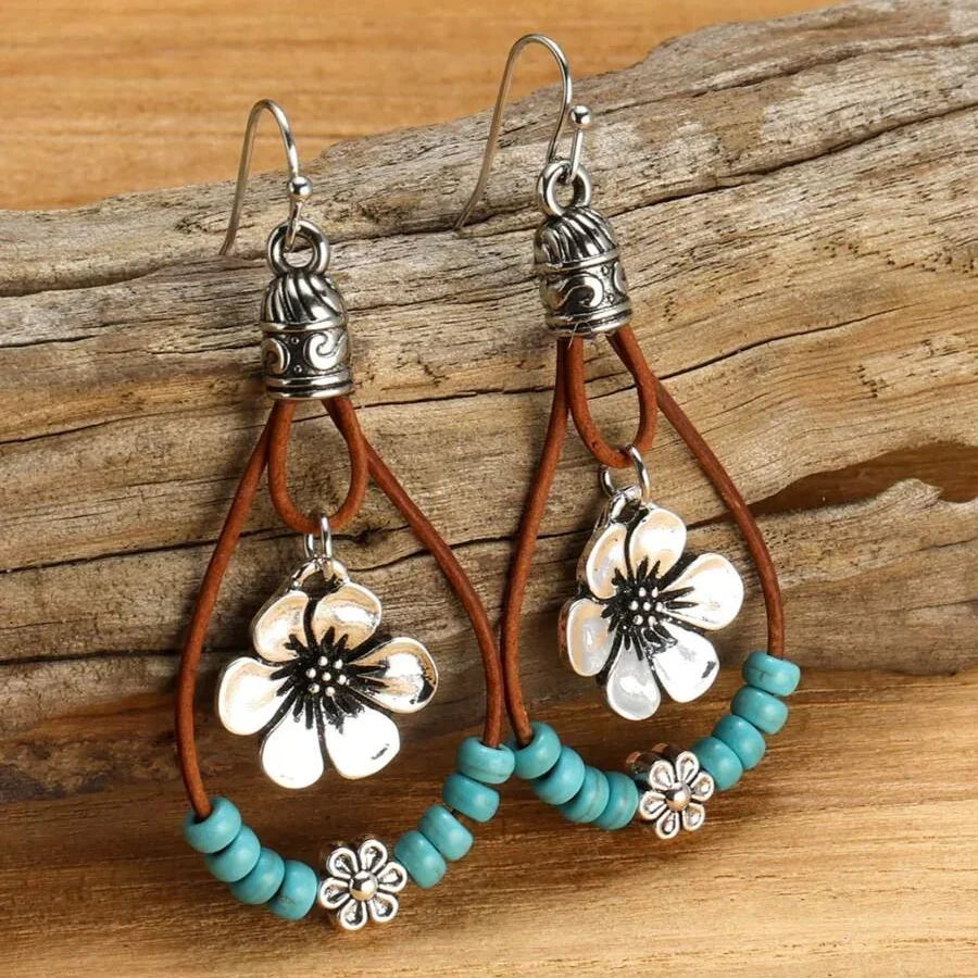 Orecchini a Goccia in Perline Turchesi con Fiori di Prugno Bohemien