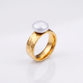 Vivia™ - Anello retrò con perla dorata