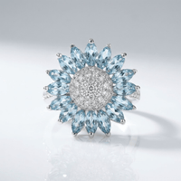 Anello a Fiore in Argento con Topazio Blu