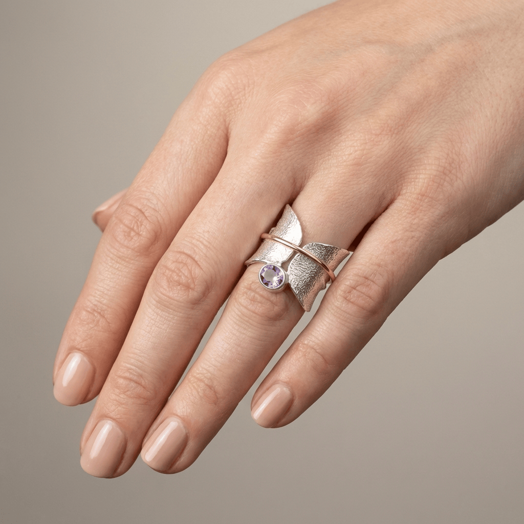 Liora™ - Anello in Argento e Oro con Farfalla in Ametista