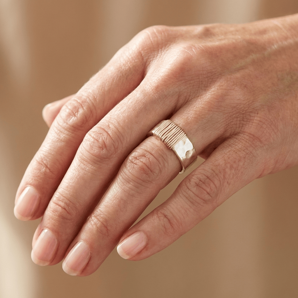 Evia™ - Anello Artigianale in Argento con Design a Spirale