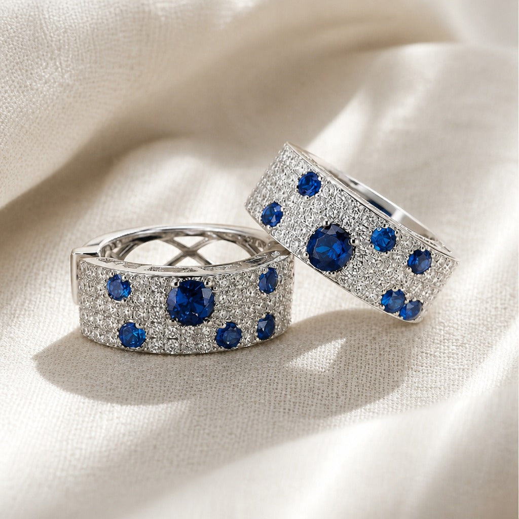 Orecchini a Cerchio Iconici con Zirconia Blu