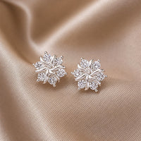 Orecchini in oro bianco a forma di fiocco di neve