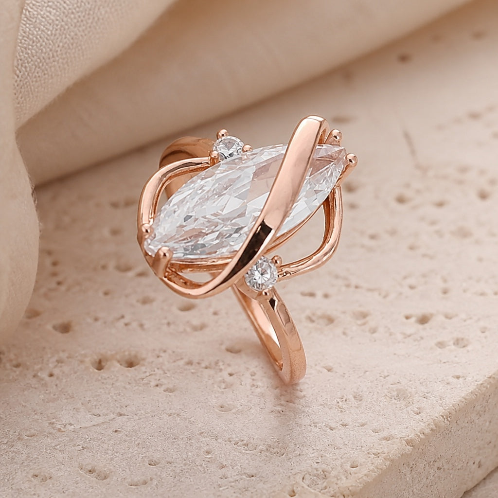 Anello con cristallo taglio marquise