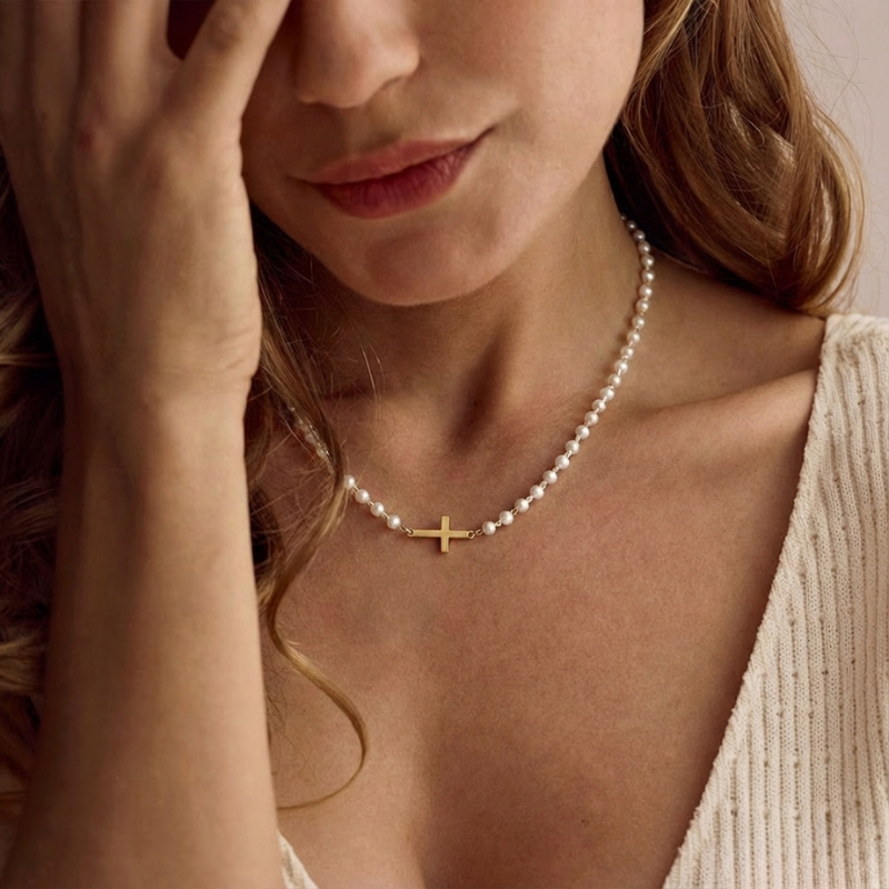 Mirabile™ - Collana a Croce Decorata con Perle d'Acqua Dolce