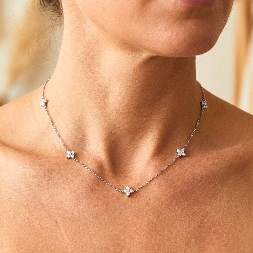 Collana con Zirconia a Forma di Fiore
