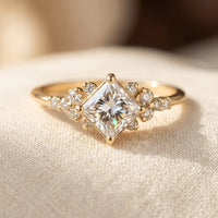 Elvaria™ - Anello Solitario Quadrato in Oro