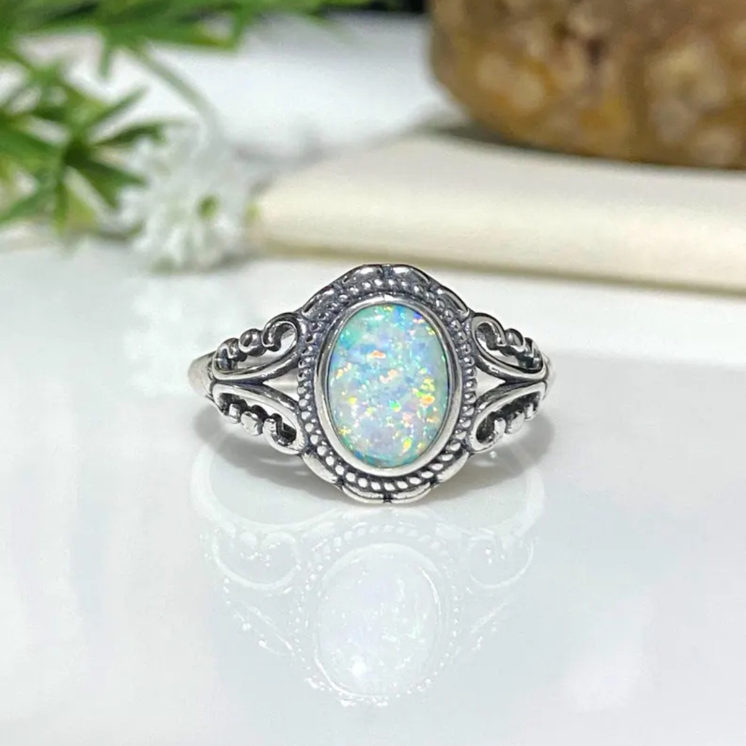 Anello Vintage Bohemien Placcato Argento con Opale