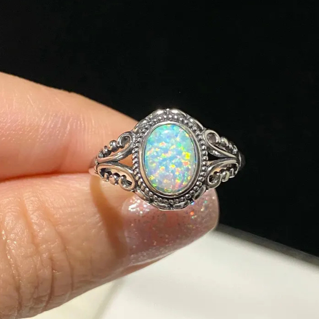 Anello Vintage Bohemien Placcato Argento con Opale
