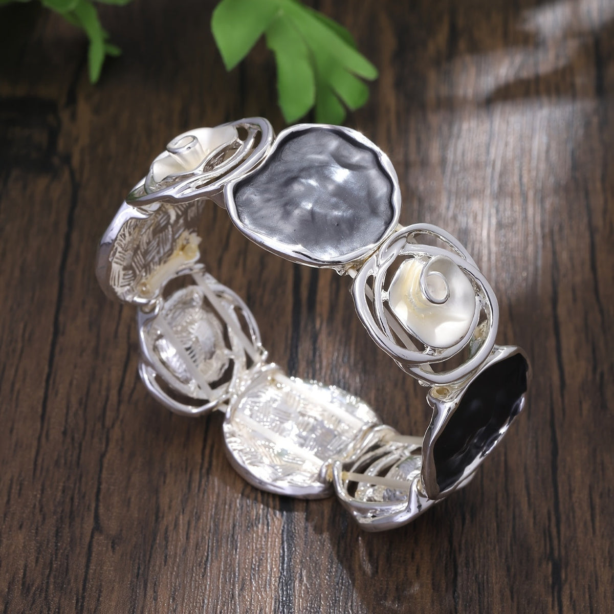 Bracciale Elastico Geometrico a Cuffia con Fiore Rotondo Bohemien