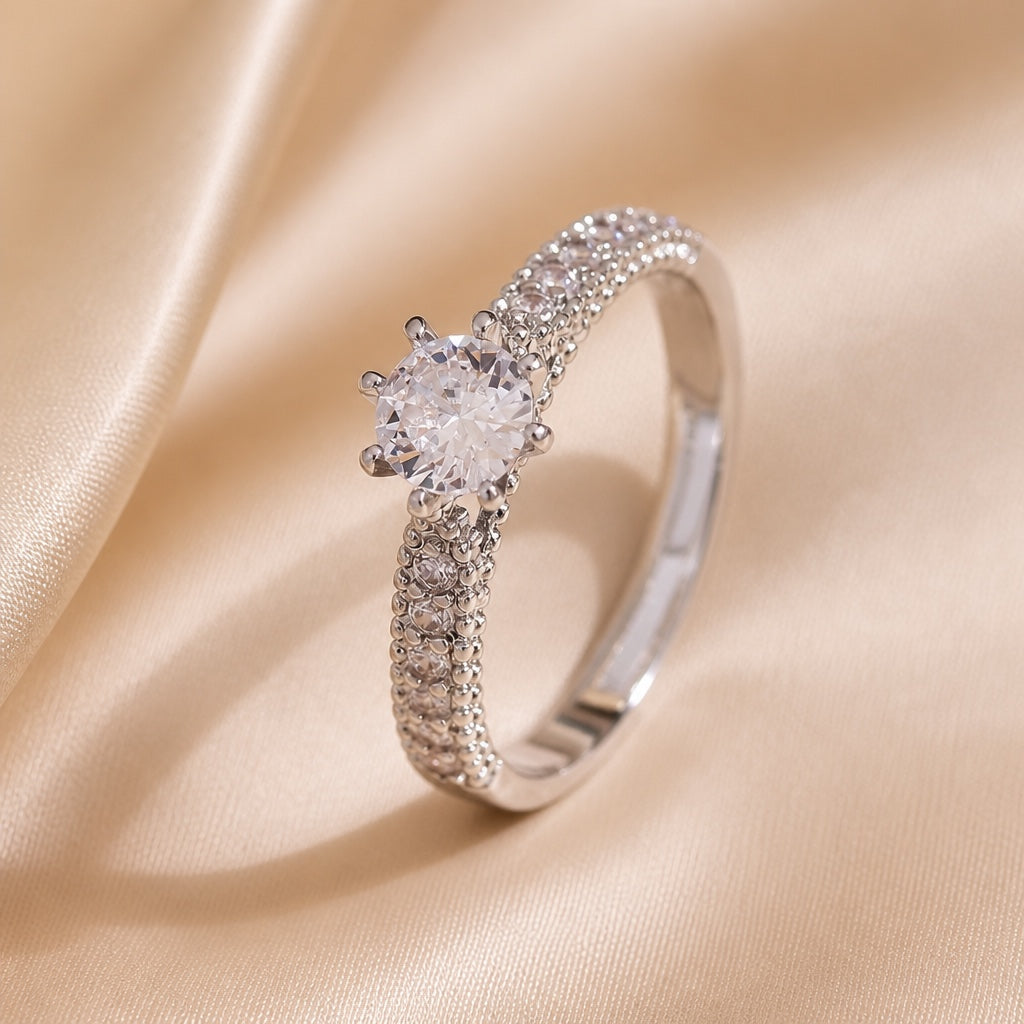Anello essenziale in oro bianco con zirconia incastonata