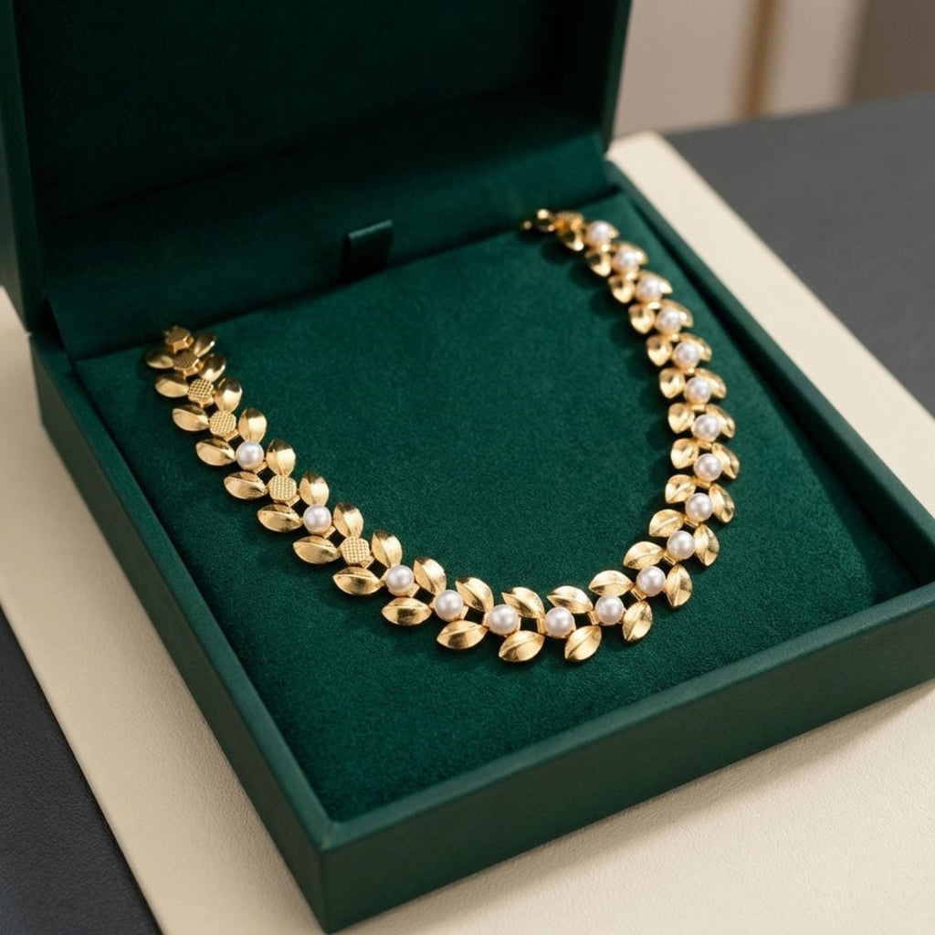 Collana con Girocollo a Foglia di Perle