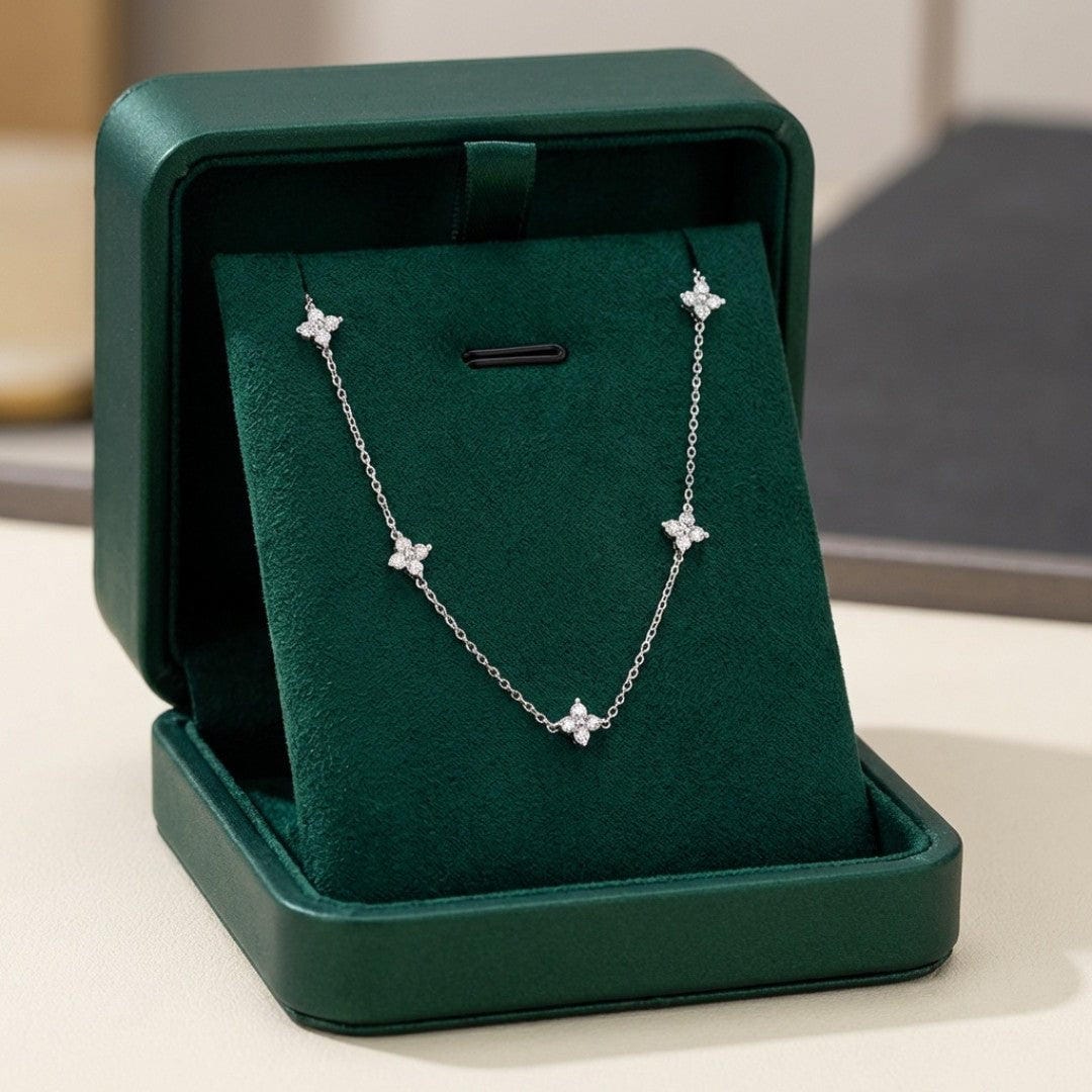 Collana con Zirconia a Forma di Fiore