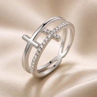 Doppio Strato: Anello in Oro Bianco con Croce in Zirconia