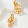 Orecchini a perno geometrici irregolari placcati in oro bohemien