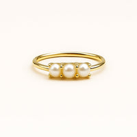 Anello in Oro con Tre Perle