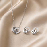 Anello Infinito in oro bianco
