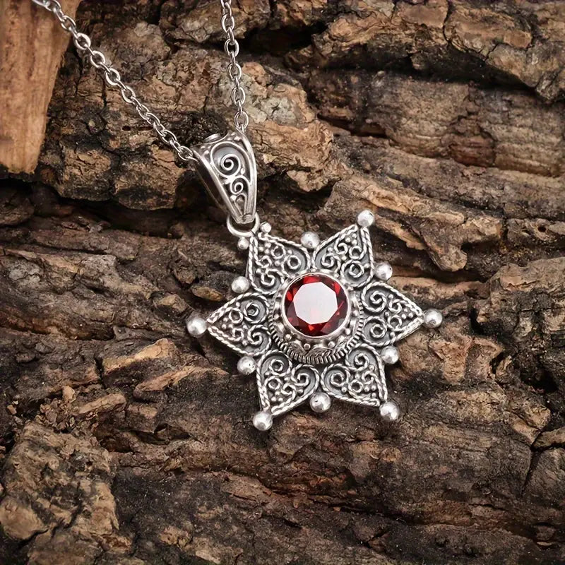 Collana con pendente a stella in argento e rubino