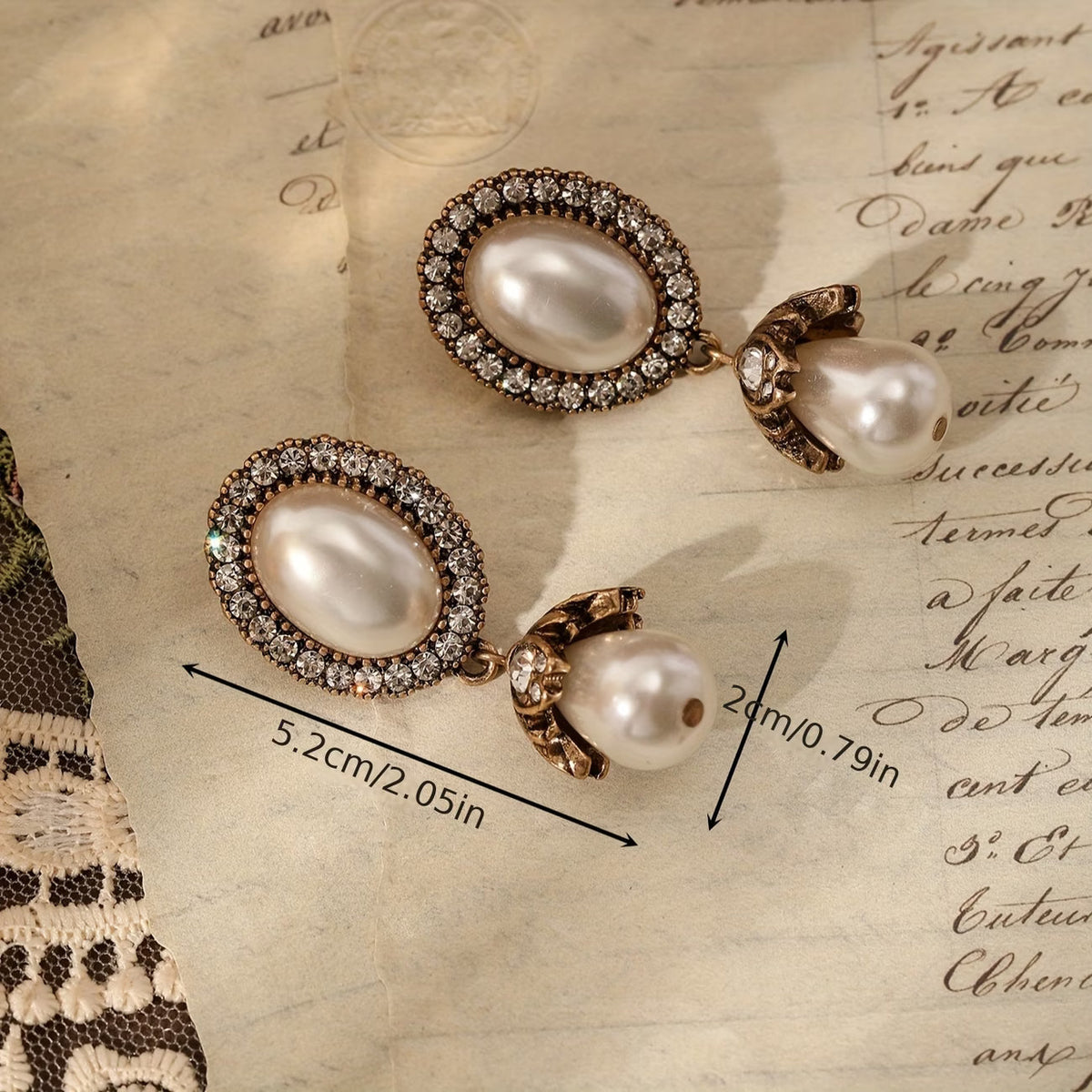 Orecchini a pendente con cornice in perle vintage