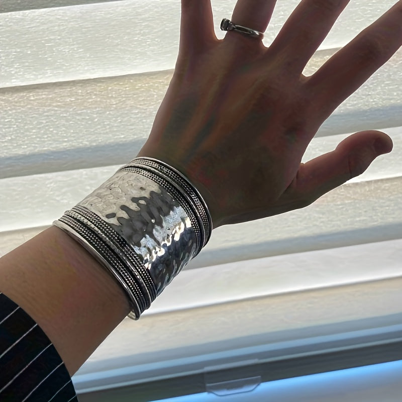 Bracciale a Cuffia Largo in Argento Placcato Hammered Vintage Boho