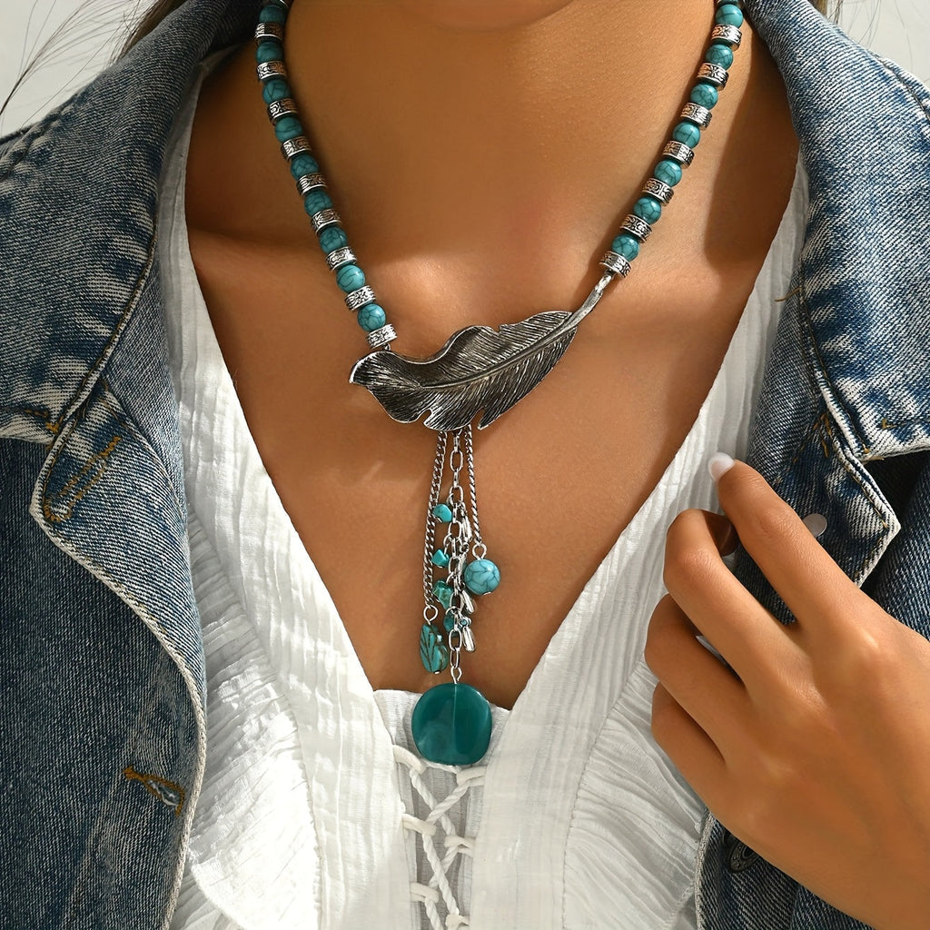 Collana con pendente a foglia in perline turchesi vintage