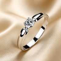 Anello minimalista in zirconia con oro bianco