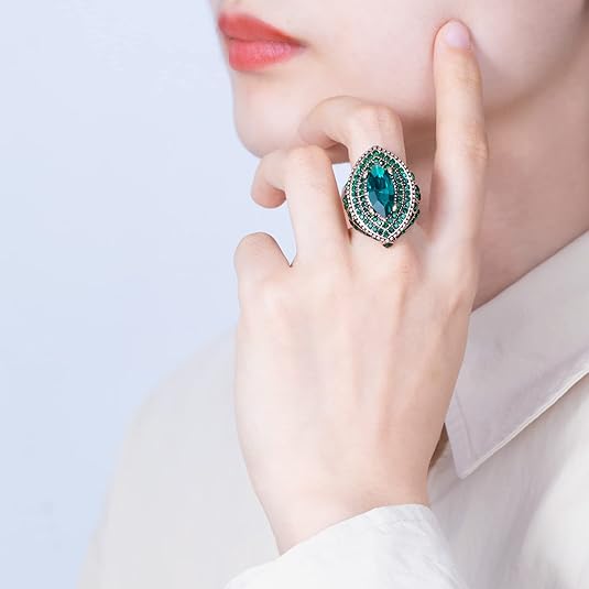 Magenta™ - Emerald Regent Ring Gold