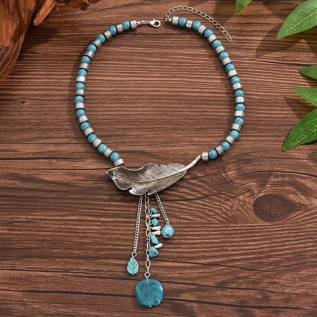 Collana con pendente a foglia in perline turchesi vintage