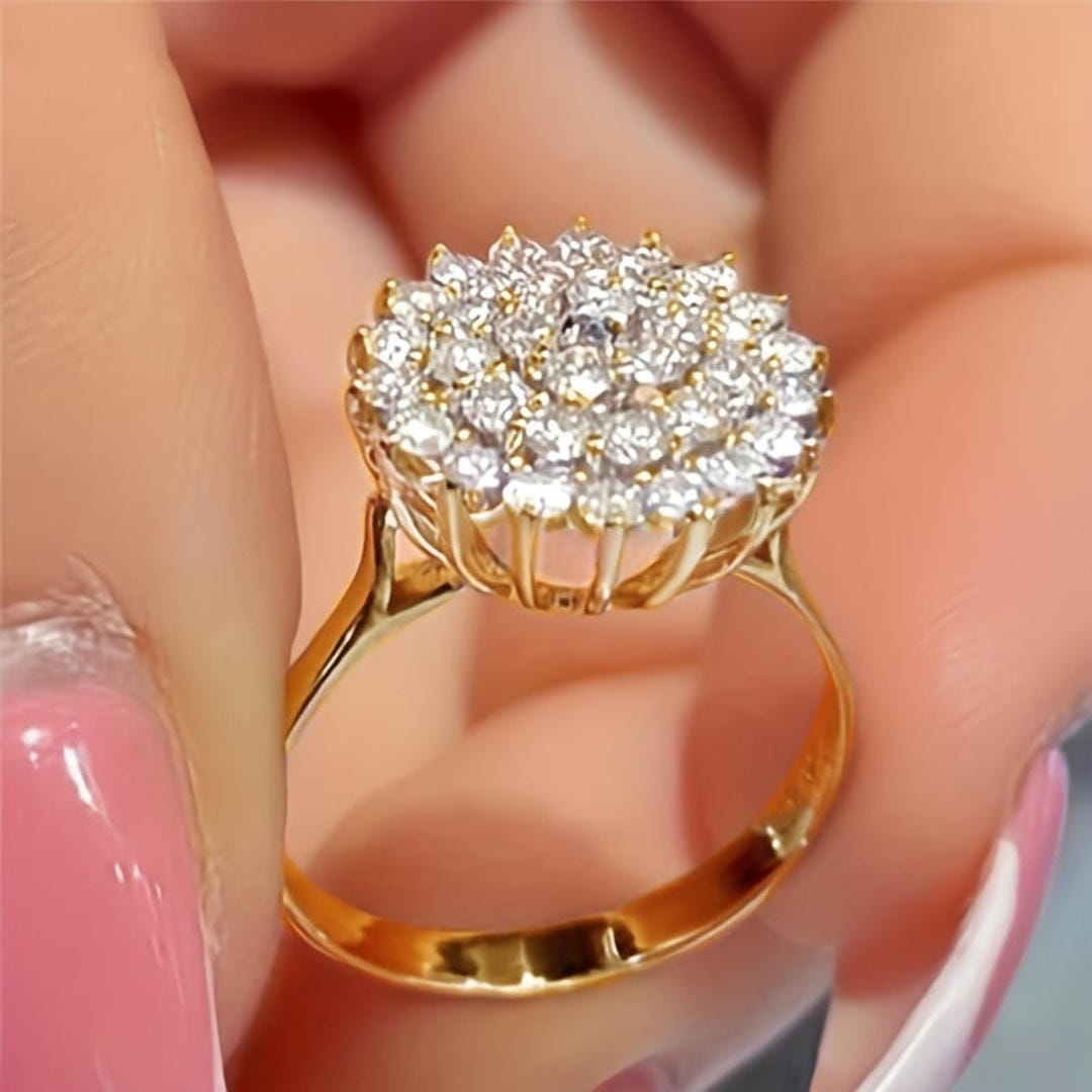 Anello Dichiarazione Halo con Cristalli a Grappolo