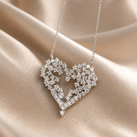 Collana con ciondolo in oro bianco e cuore in zirconia