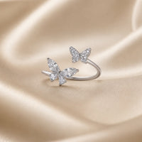 Anello in oro bianco con doppia farfalla di zirconia