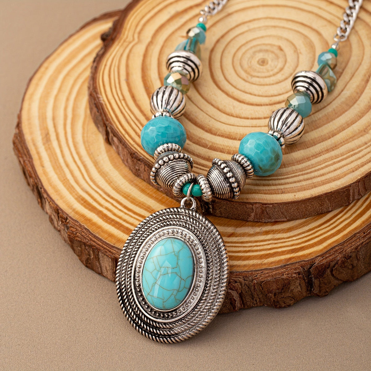 Collana Pendente Ovale in Turchese con Perline