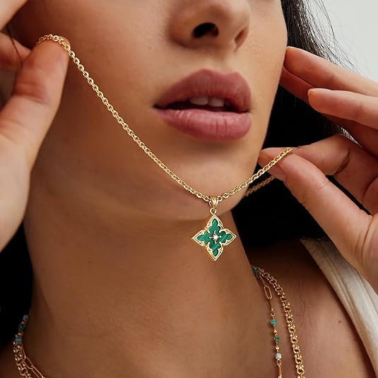 Tiana™ - Collana con Pendente a Trifoglio di Smeraldo Oro