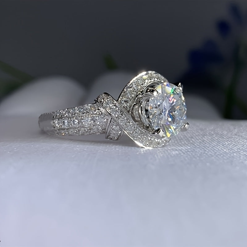 Anello in Oro Bianco con Moissanite e Fascia Divisa