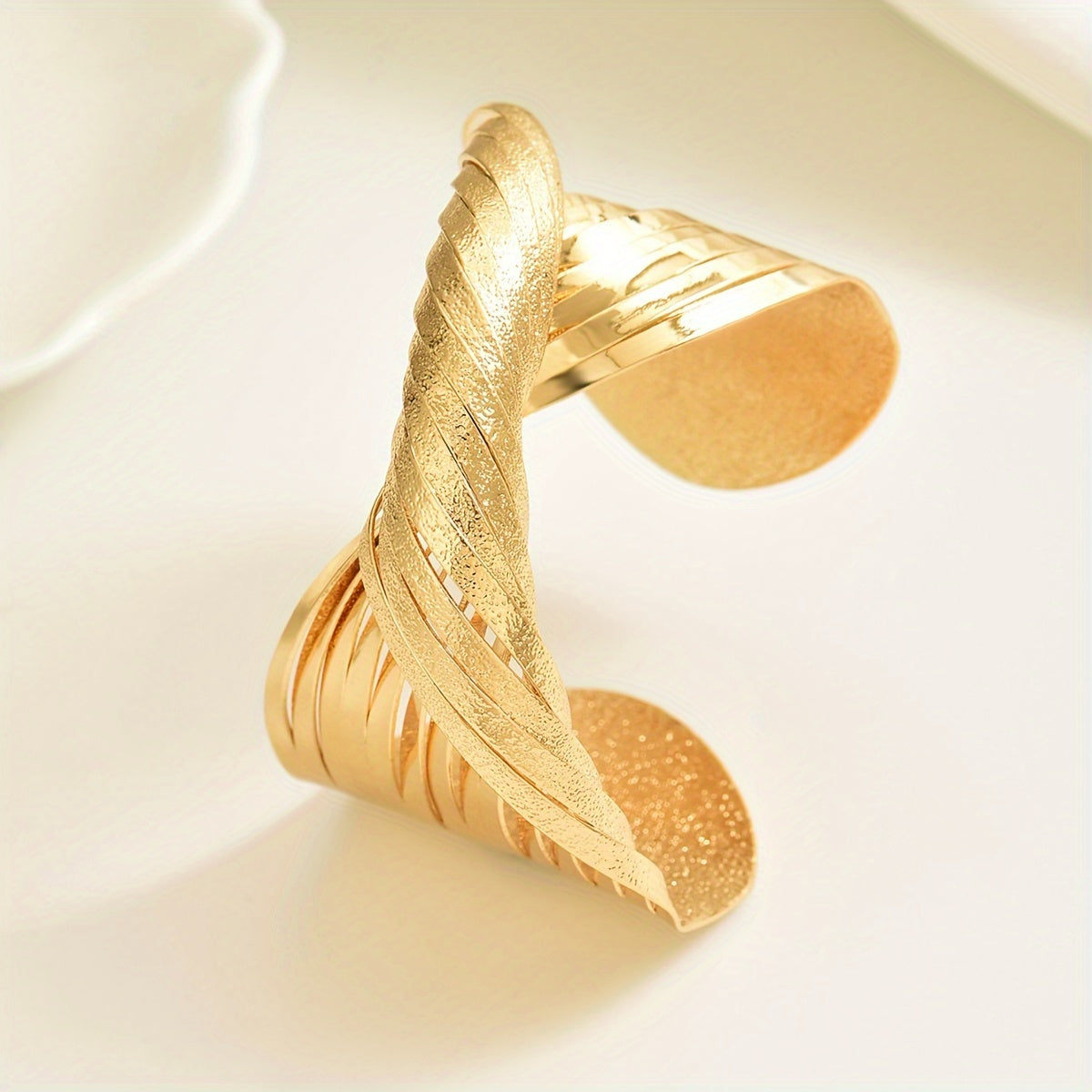 Bracciale intrecciato in oro bianco opaco