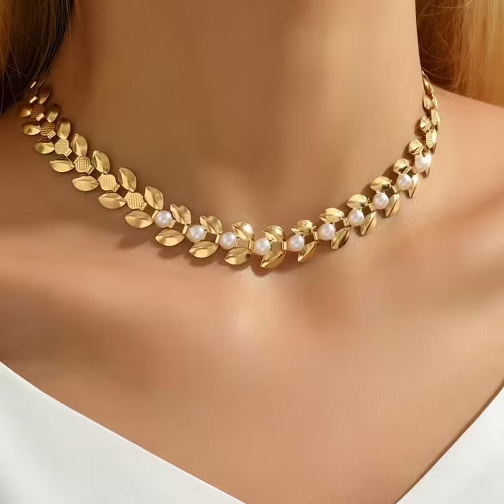 Collana con Girocollo a Foglia di Perle