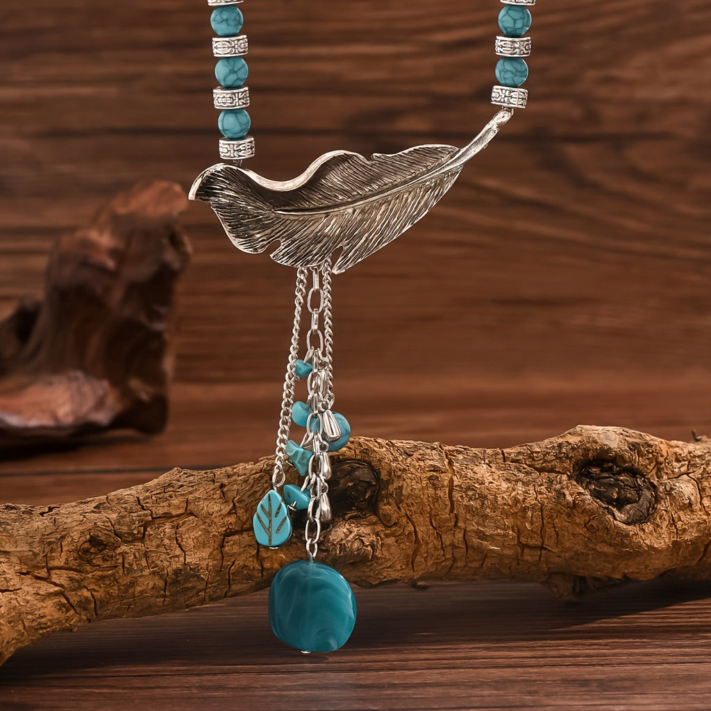 Collana con pendente a foglia in perline turchesi vintage