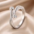 Anello incrociato in oro bianco con zirconi