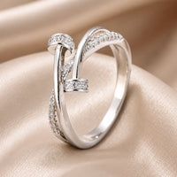 Anello incrociato in oro bianco con zirconi